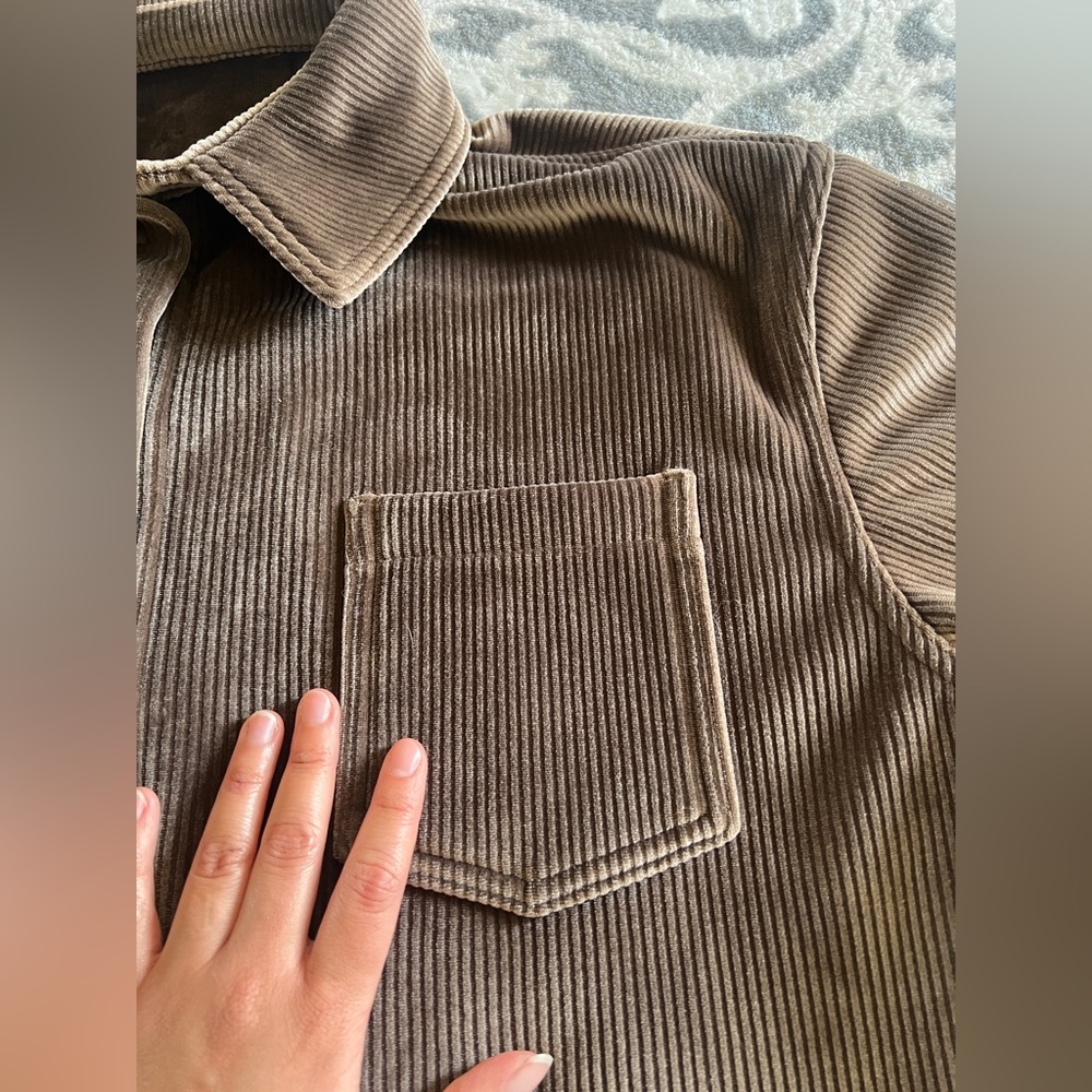 Alo Yoga Ribbed Velour Mountain Side Shacket - Macchiato - Picture 4 of 9